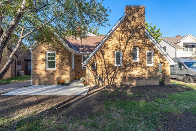 425 N Dellrose Ave, Wichita, KS 67208