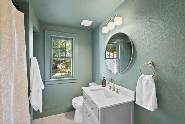 425 N Dellrose Ave, Wichita, KS 67208