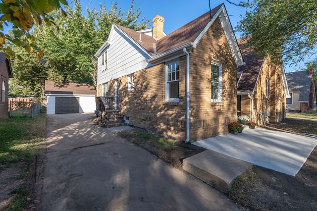 425 N Dellrose Ave, Wichita, KS 67208