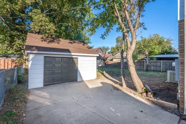 425 N Dellrose Ave, Wichita, KS 67208