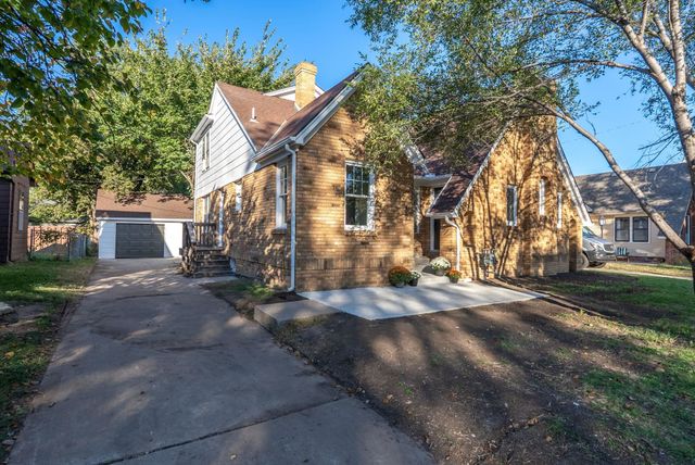 425 N Dellrose Ave, Wichita, KS 67208