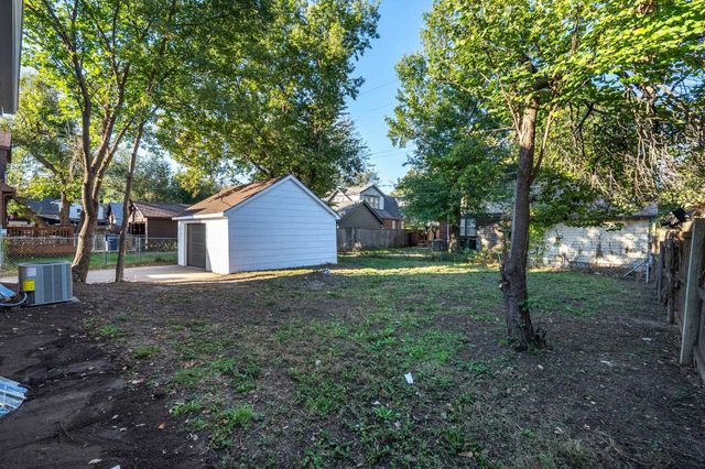 425 N Dellrose Ave, Wichita, KS 67208