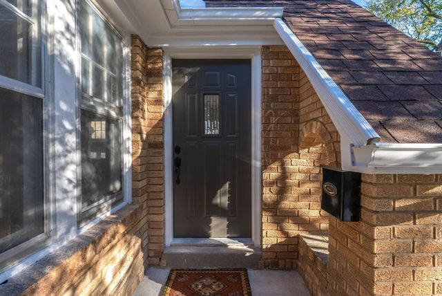 425 N Dellrose Ave, Wichita, KS 67208