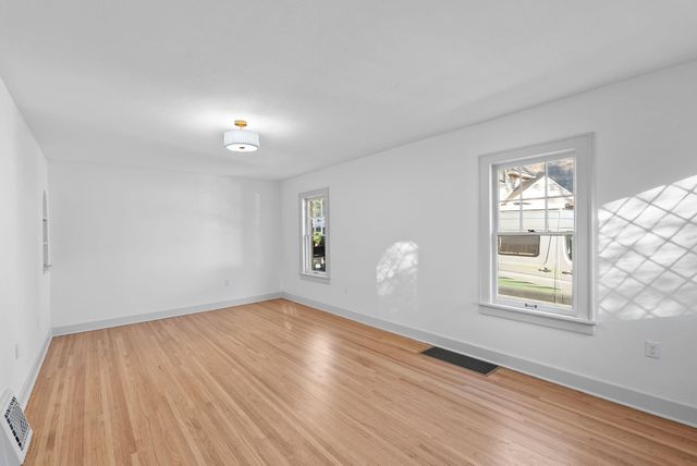 425 N Dellrose Ave, Wichita, KS 67208