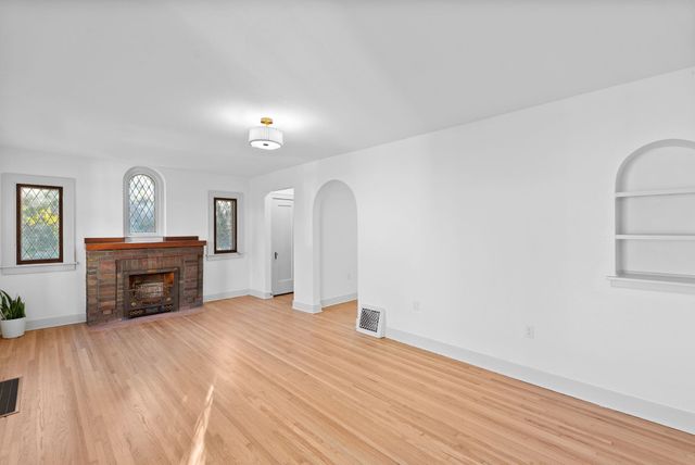 425 N Dellrose Ave, Wichita, KS 67208