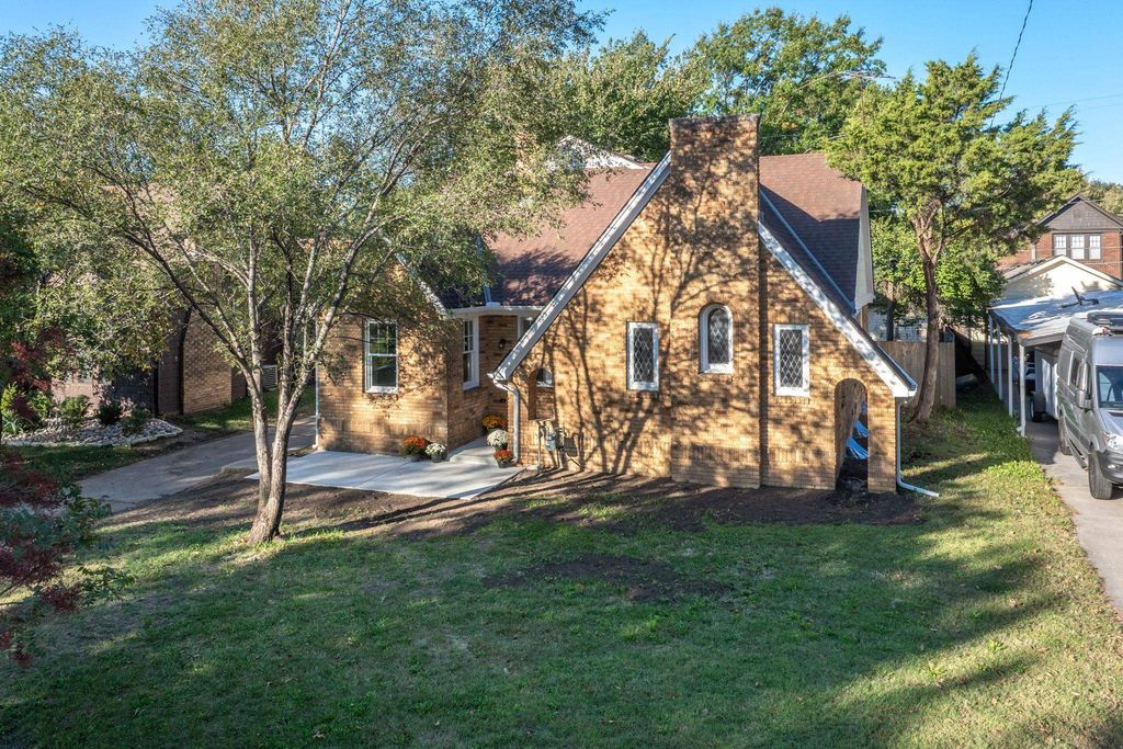 425 N Dellrose Ave, Wichita, KS 67208