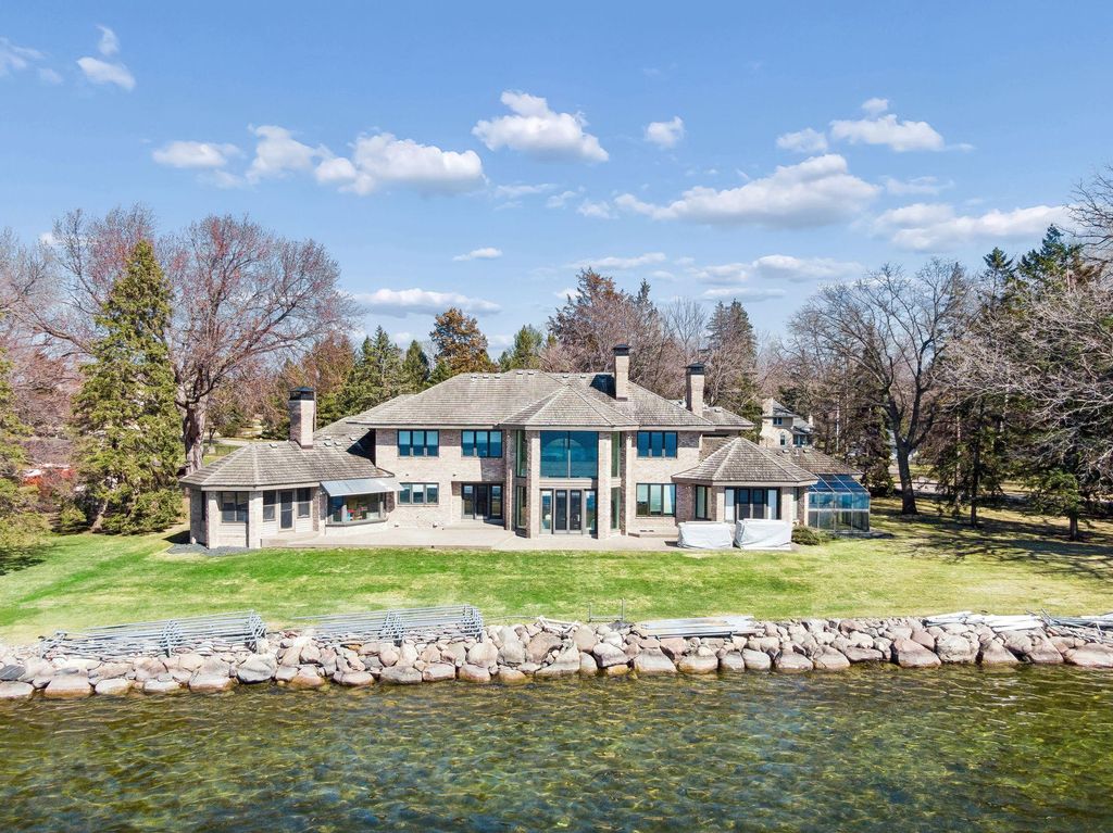 5360 Howards Point Road, Excelsior, MN 55331
