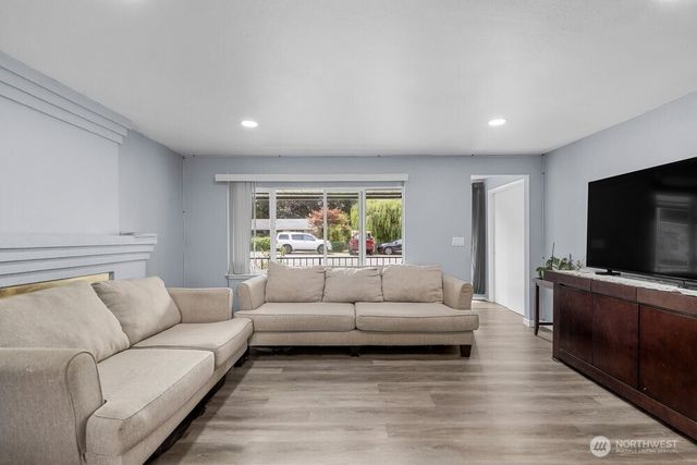 2406 NE 24th Street, Renton, WA 98056