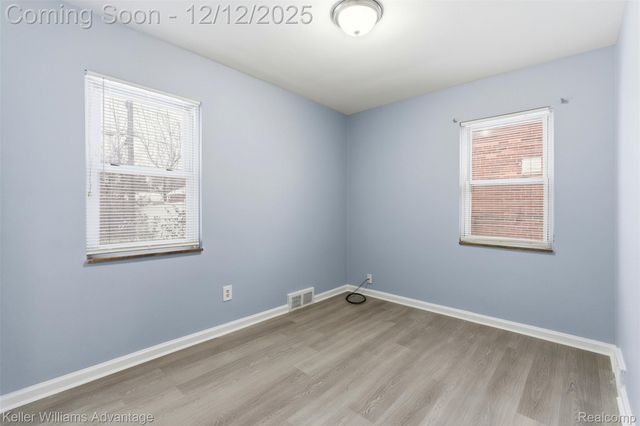 14221 W 10 Mile Road, Oak Park, MI 48237