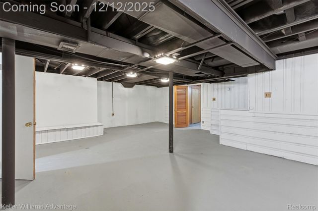 14221 W 10 Mile Road, Oak Park, MI 48237