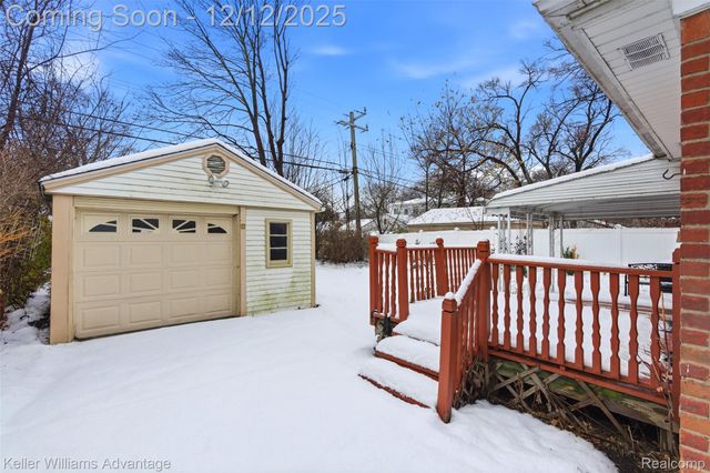 14221 W 10 Mile Road, Oak Park, MI 48237