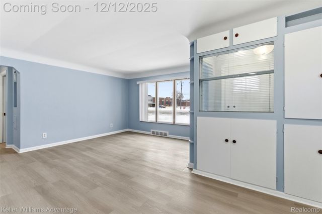 14221 W 10 Mile Road, Oak Park, MI 48237