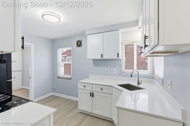 14221 W 10 Mile Road, Oak Park, MI 48237