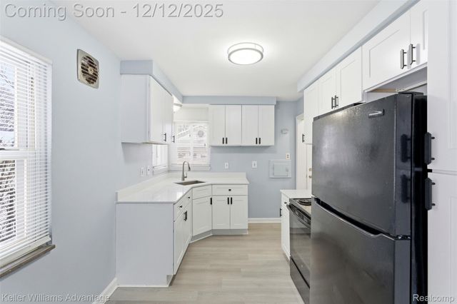 14221 W 10 Mile Road, Oak Park, MI 48237