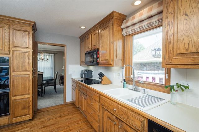 16516 E George Franklyn Drive, Independence, MO 64055