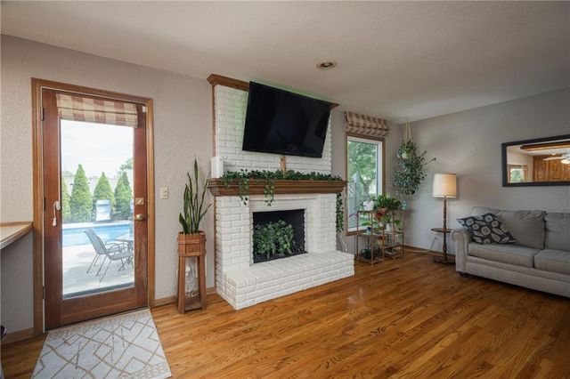16516 E George Franklyn Drive, Independence, MO 64055