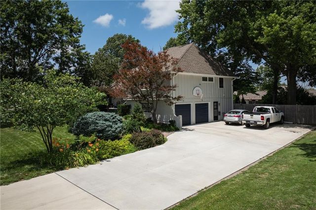 16516 E George Franklyn Drive, Independence, MO 64055