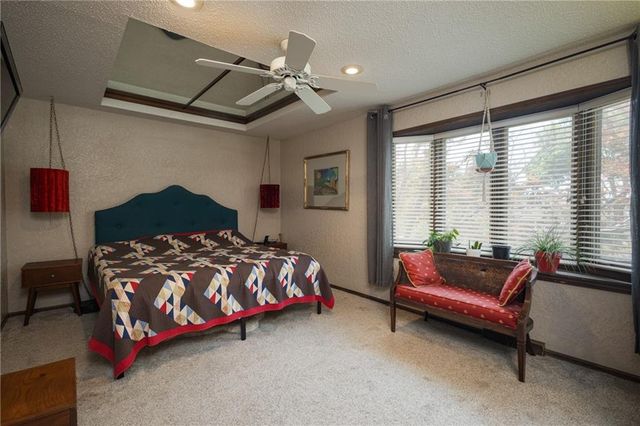 16516 E George Franklyn Drive, Independence, MO 64055
