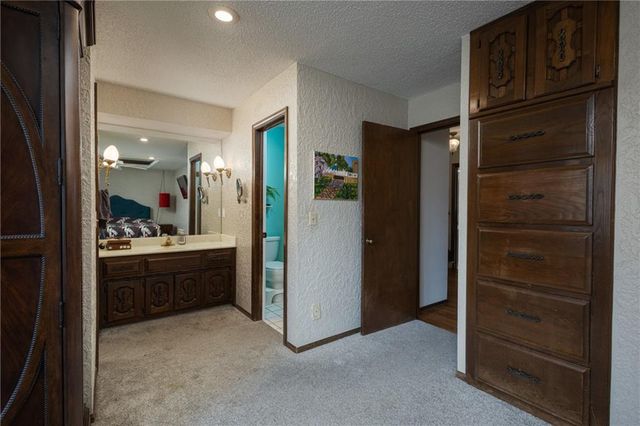 16516 E George Franklyn Drive, Independence, MO 64055