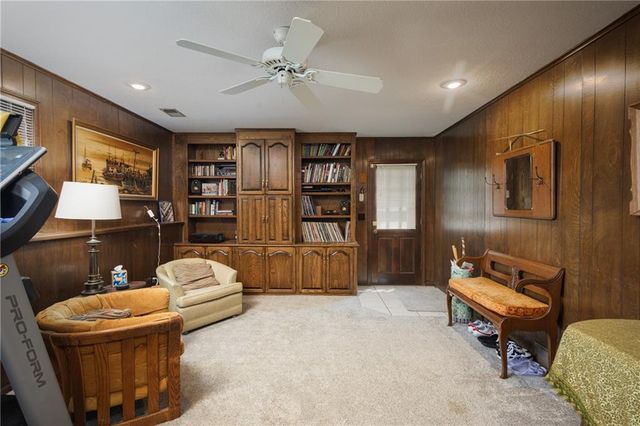16516 E George Franklyn Drive, Independence, MO 64055