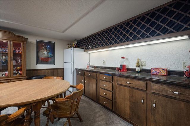 16516 E George Franklyn Drive, Independence, MO 64055