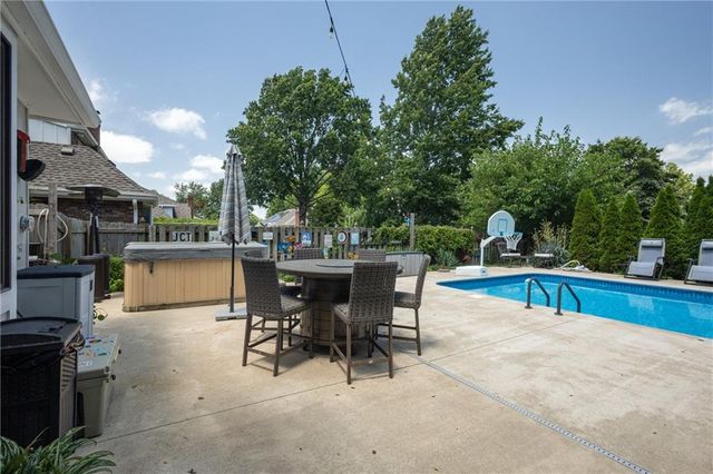 16516 E George Franklyn Drive, Independence, MO 64055