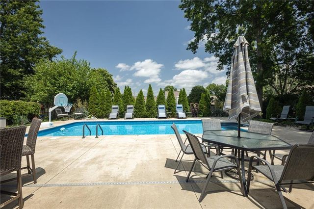 16516 E George Franklyn Drive, Independence, MO 64055