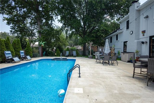 16516 E George Franklyn Drive, Independence, MO 64055