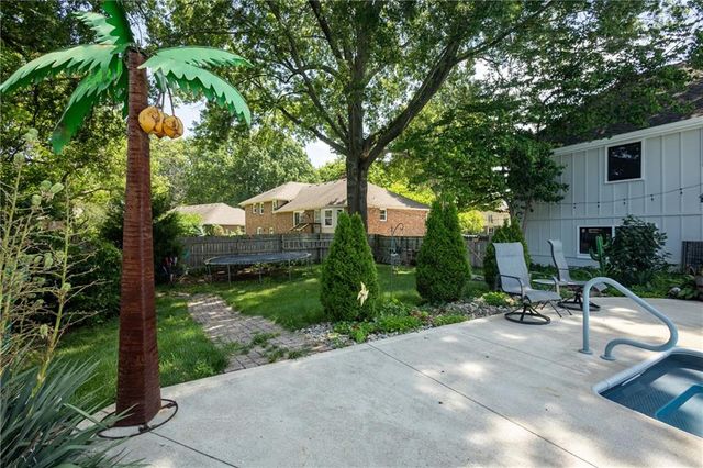 16516 E George Franklyn Drive, Independence, MO 64055