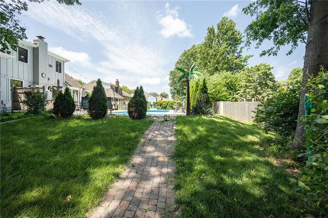 16516 E George Franklyn Drive, Independence, MO 64055