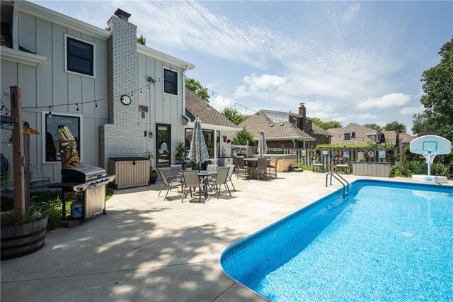 16516 E George Franklyn Drive, Independence, MO 64055
