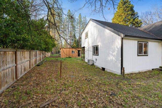 3237 De Woody Lane, Grants Pass, OR 97527