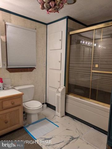 1514 CLOVER RD, Long Pond, PA 18334