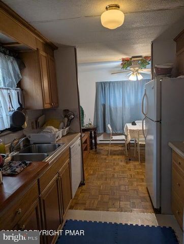 1514 CLOVER RD, Long Pond, PA 18334