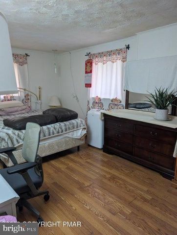 1514 CLOVER RD, Long Pond, PA 18334