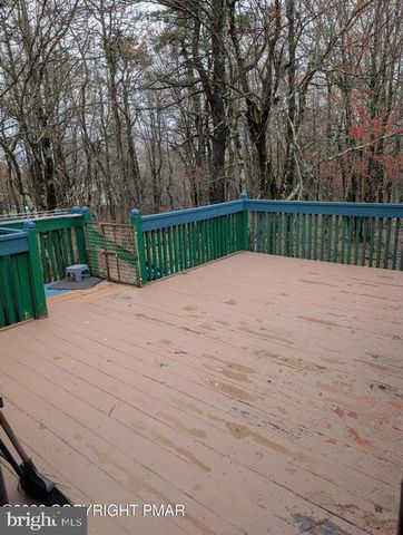 1514 CLOVER RD, Long Pond, PA 18334