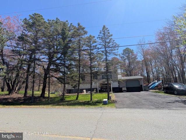 1514 CLOVER RD, Long Pond, PA 18334