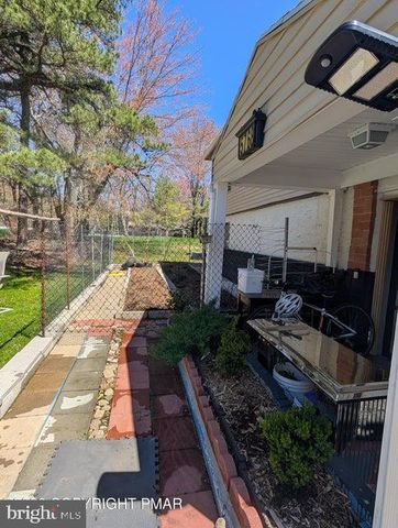 1514 CLOVER RD, Long Pond, PA 18334