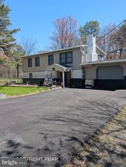 1514 CLOVER RD, Long Pond, PA 18334