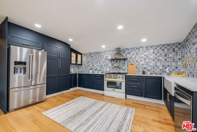 3323 N Knoll Drive, Los Angeles, CA 90068