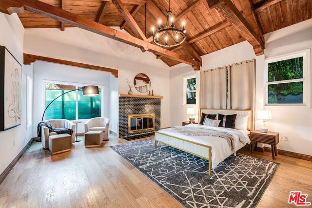 3323 N Knoll Drive, Los Angeles, CA 90068