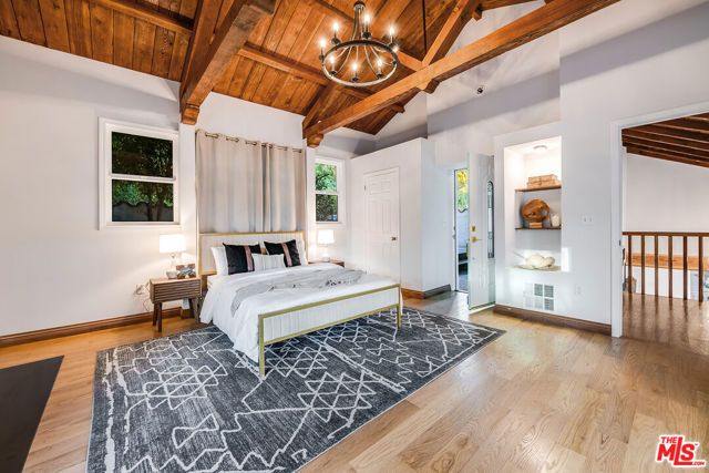 3323 N Knoll Drive, Los Angeles, CA 90068