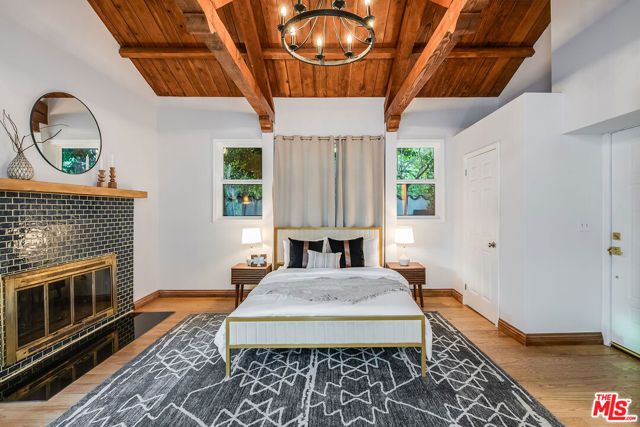 3323 N Knoll Drive, Los Angeles, CA 90068