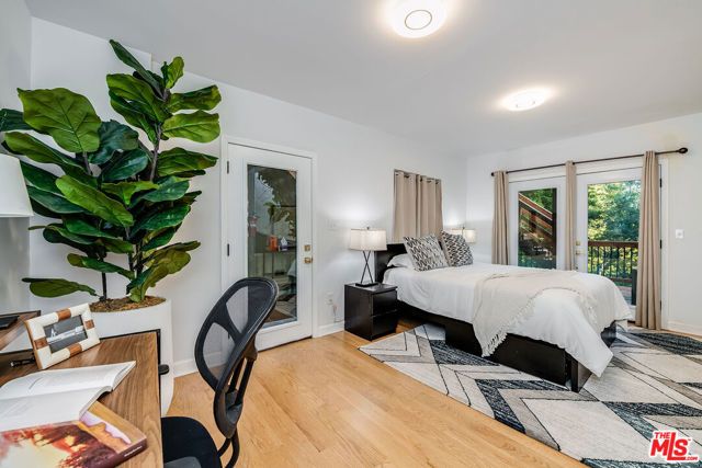 3323 N Knoll Drive, Los Angeles, CA 90068