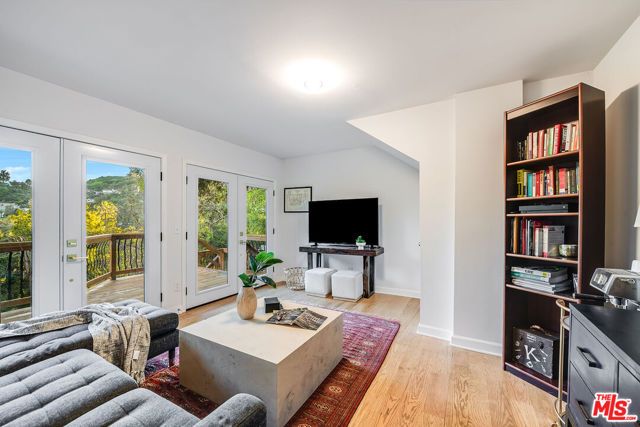 3323 N Knoll Drive, Los Angeles, CA 90068