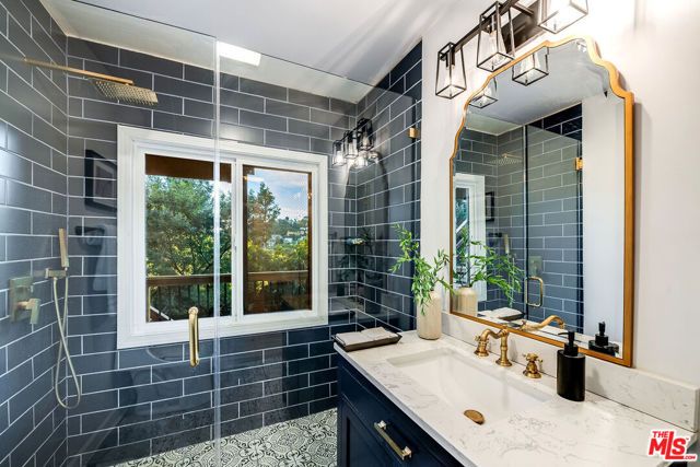 3323 N Knoll Drive, Los Angeles, CA 90068