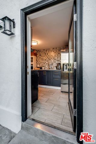 3323 N Knoll Drive, Los Angeles, CA 90068