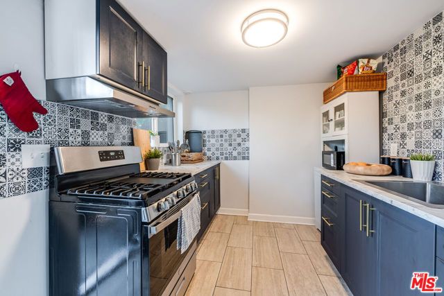 3323 N Knoll Drive, Los Angeles, CA 90068