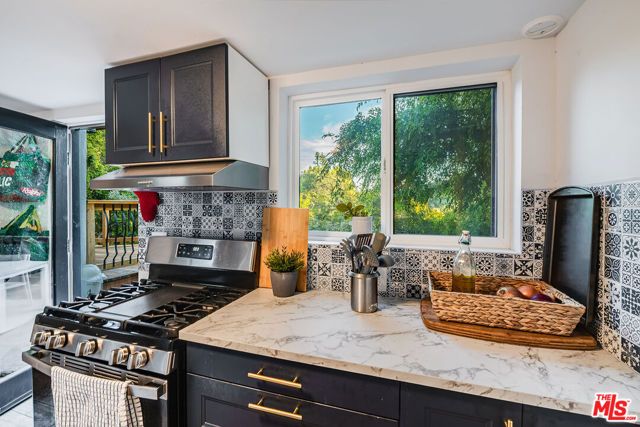 3323 N Knoll Drive, Los Angeles, CA 90068