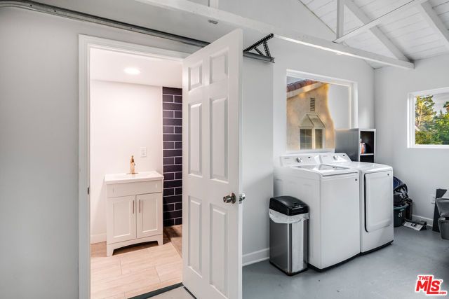 3323 N Knoll Drive, Los Angeles, CA 90068